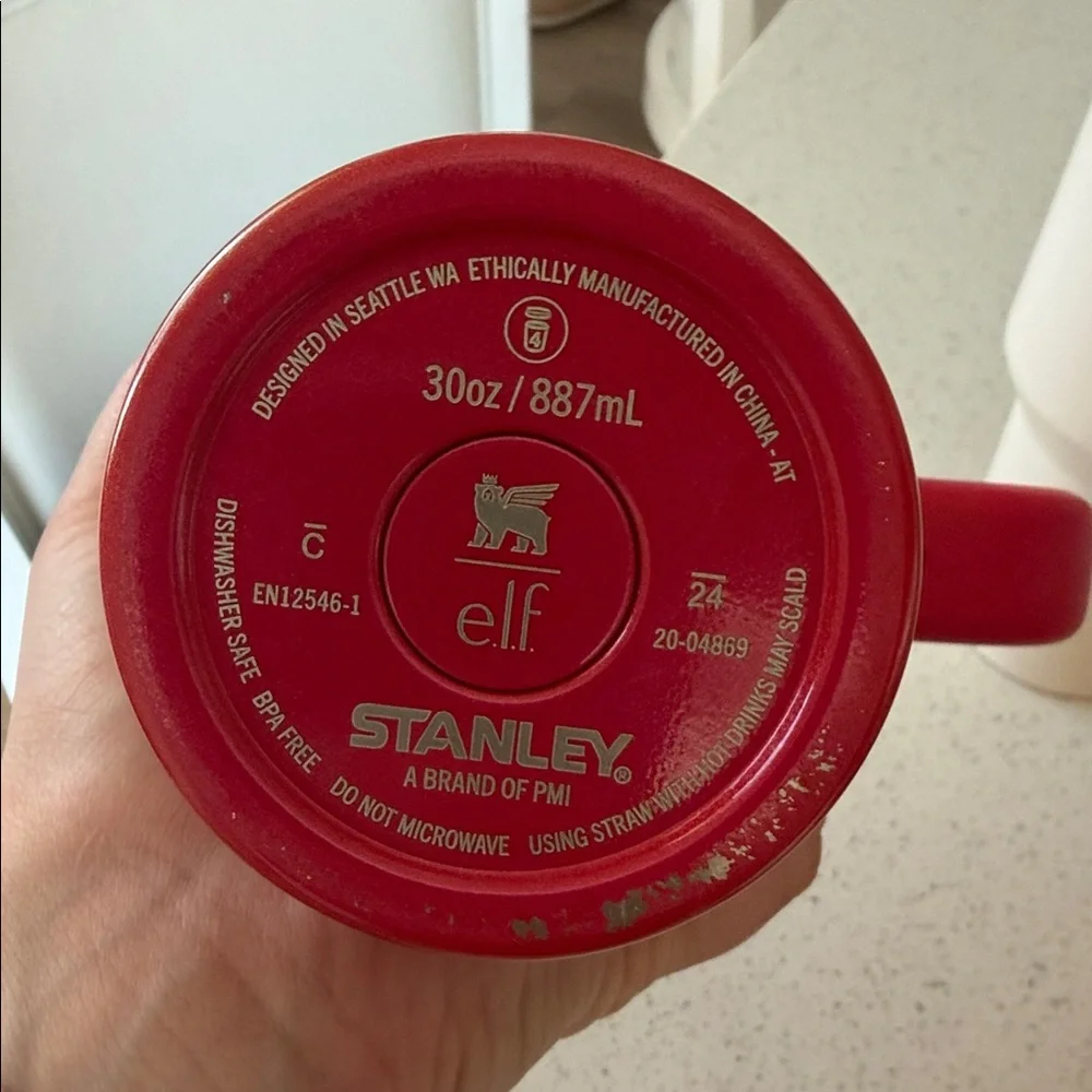 Stanley x e.l.f Red Travel Mug with Handle and Clear Lid - Picture 6 of 7